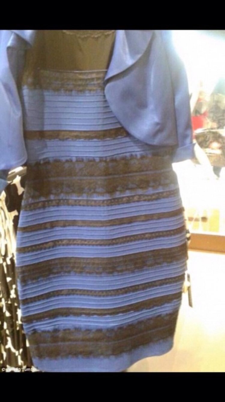 What colour is this dress? Black/Blue or Gold/White?